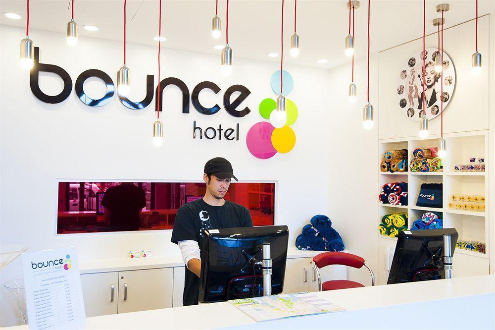 A Pousada Bounce Sydney Surry Hills Exterior foto The lobby of a Bounce hotel