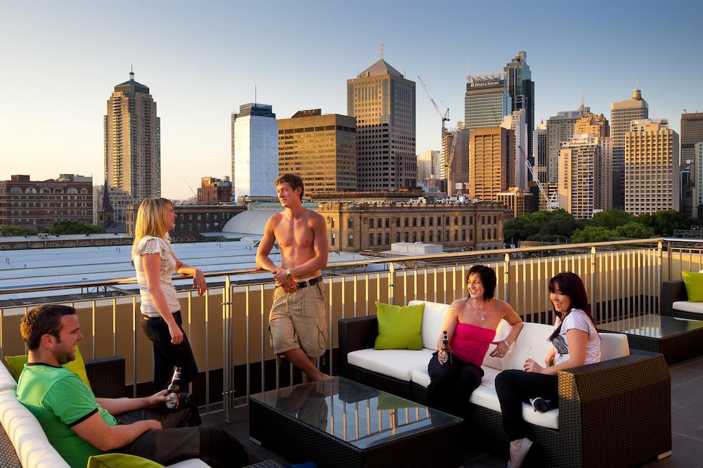 A Pousada Bounce Sydney Surry Hills Exterior foto The rooftop bar at the Emporium Hotel South Bank