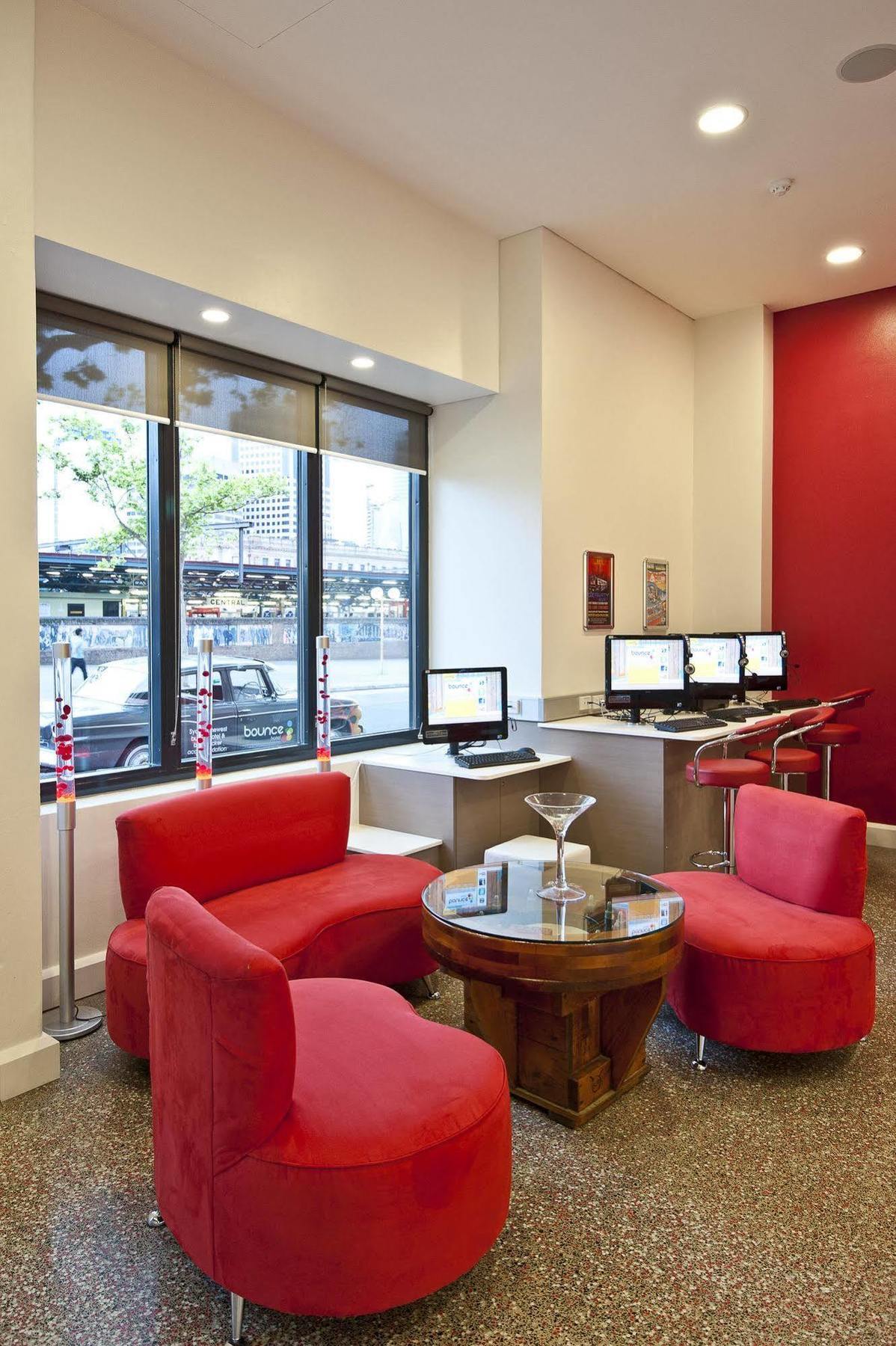 A Pousada Bounce Sydney Surry Hills Exterior foto Business center at the hotel