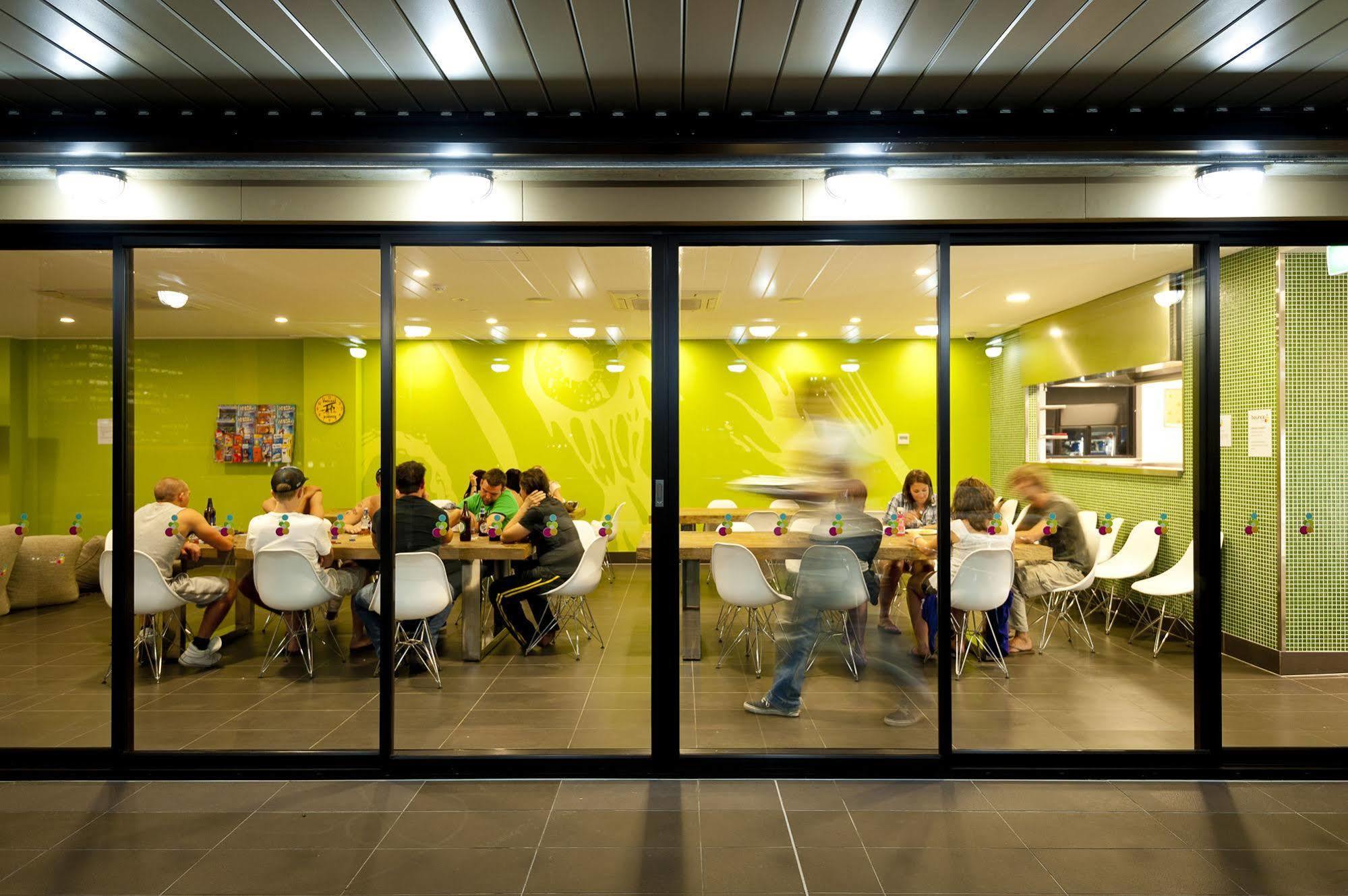 A Pousada Bounce Sydney Surry Hills Exterior foto The Green Room