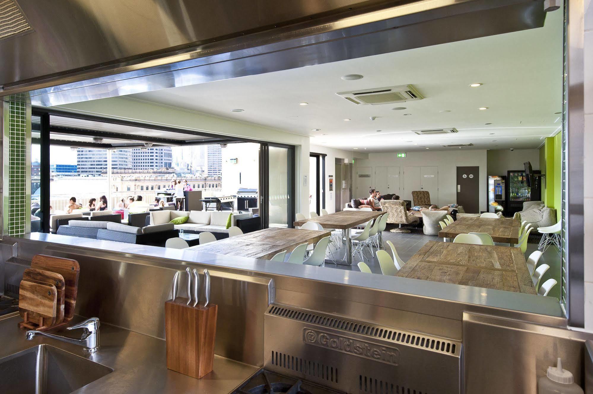 A Pousada Bounce Sydney Surry Hills Exterior foto The kitchen at the International House