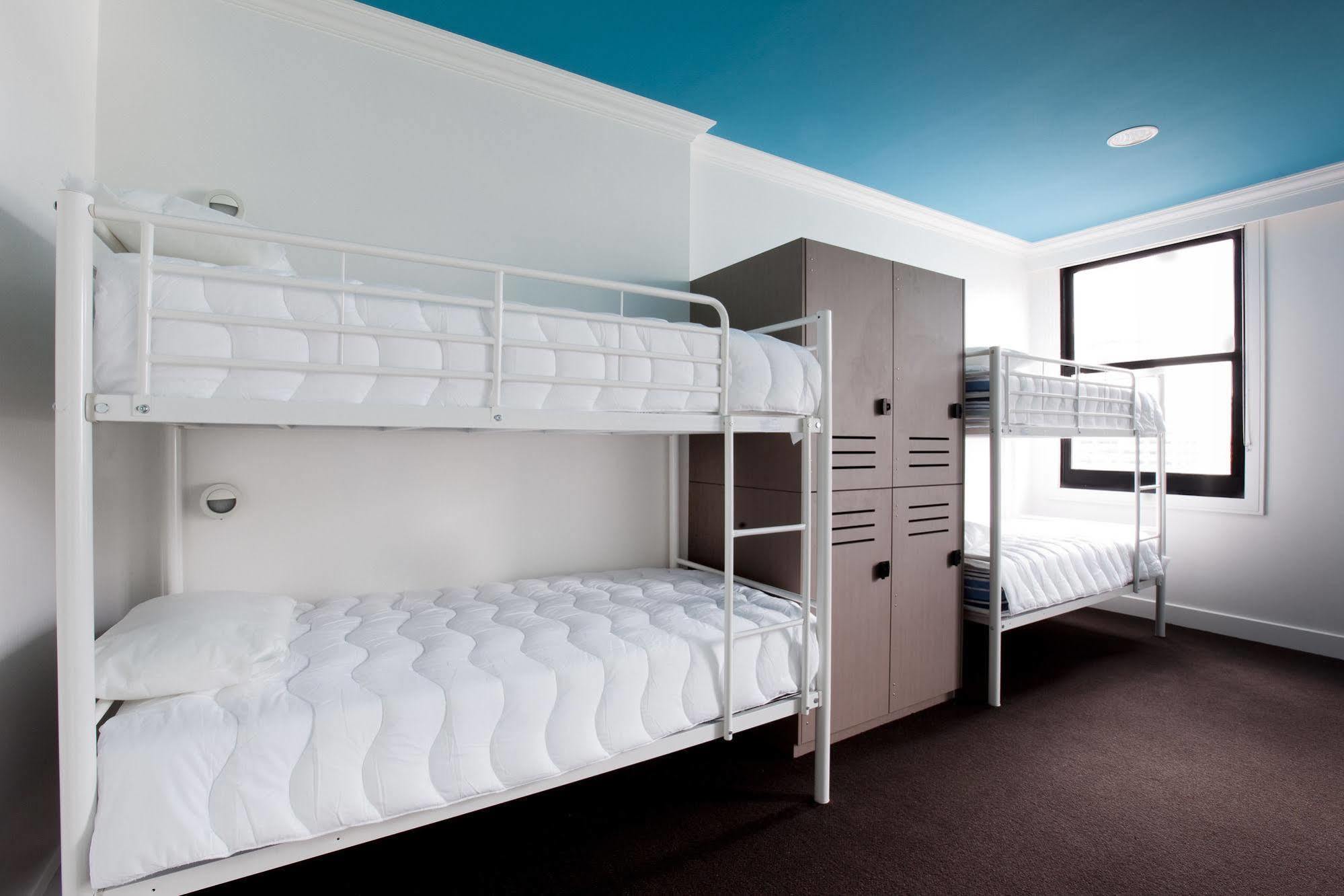 A Pousada Bounce Sydney Surry Hills Exterior foto A typical room at the hotel
