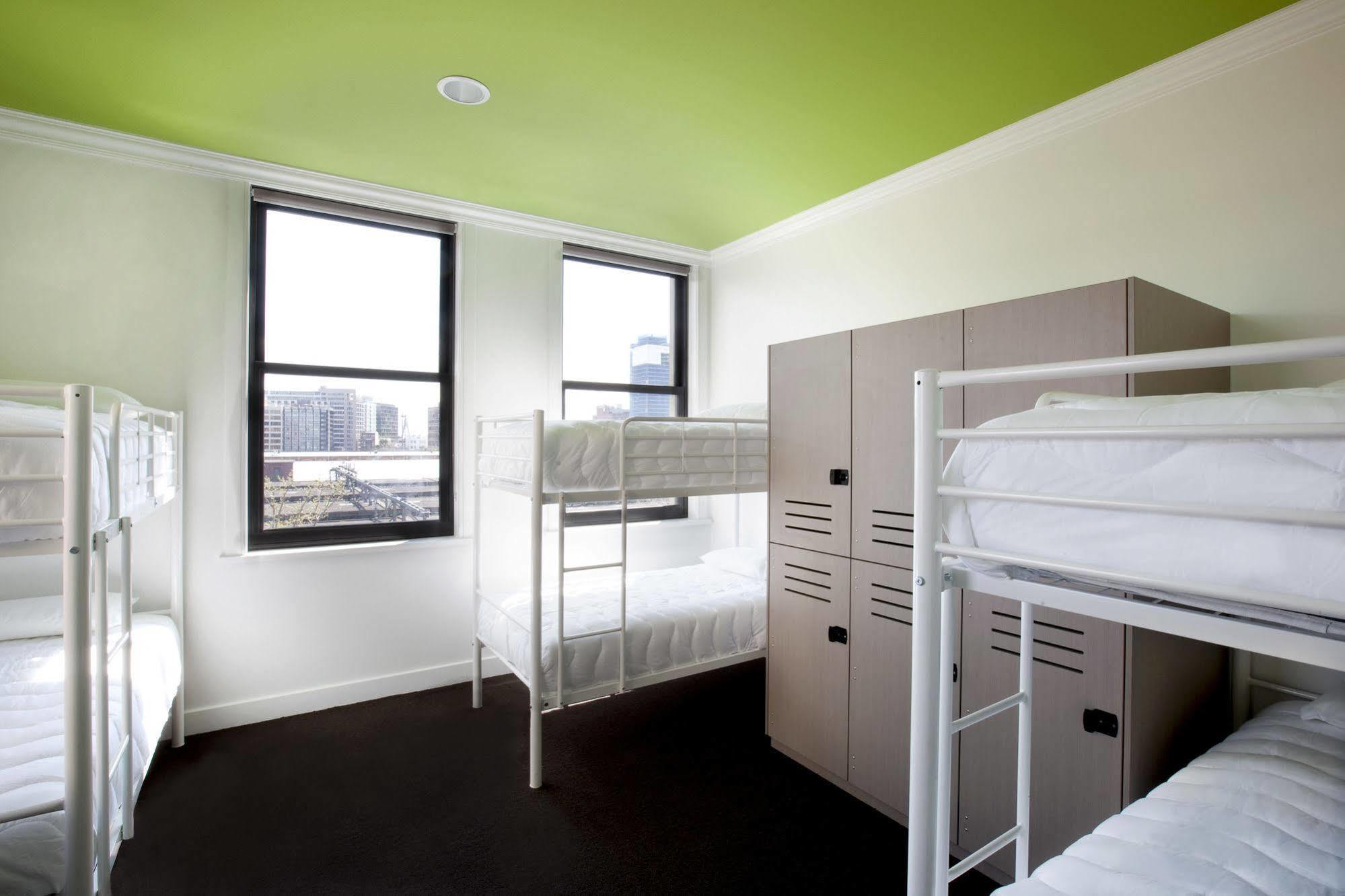 A Pousada Bounce Sydney Surry Hills Exterior foto A typical room at the hotel